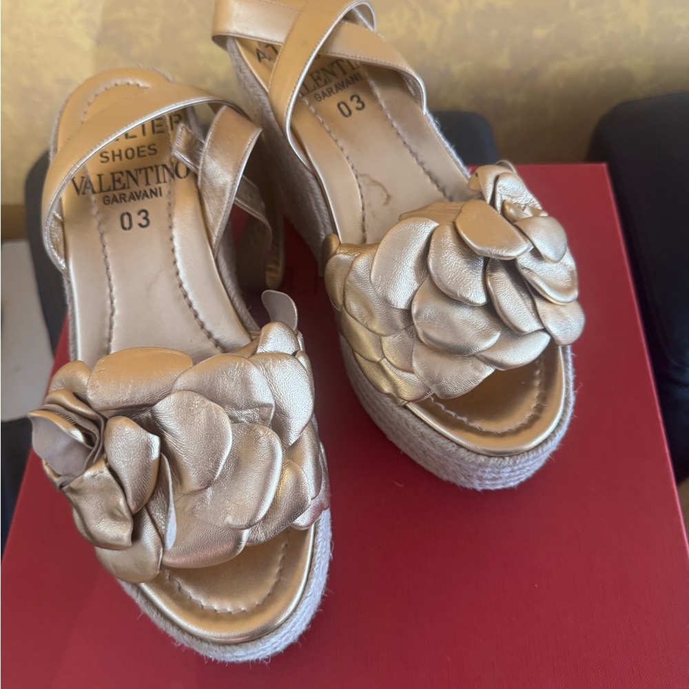 Valentino Garavani Gold Espadrilles with Elegant Design Used 39 1/2